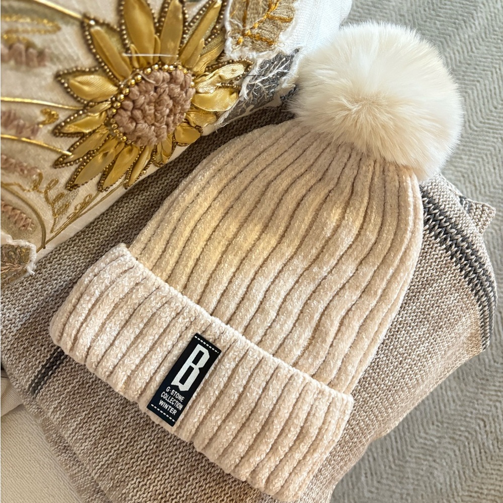 Cozy Cream Knit Pom-Pom Beanie